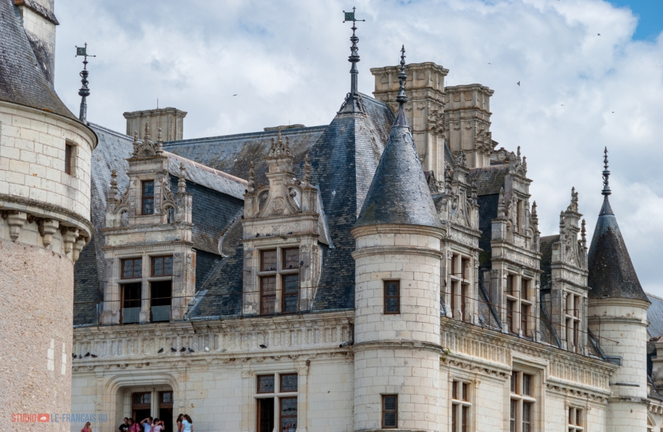 Мансарды и башенки — то, что делает замок замком. Фото: Илья Думов, le-francais.ru